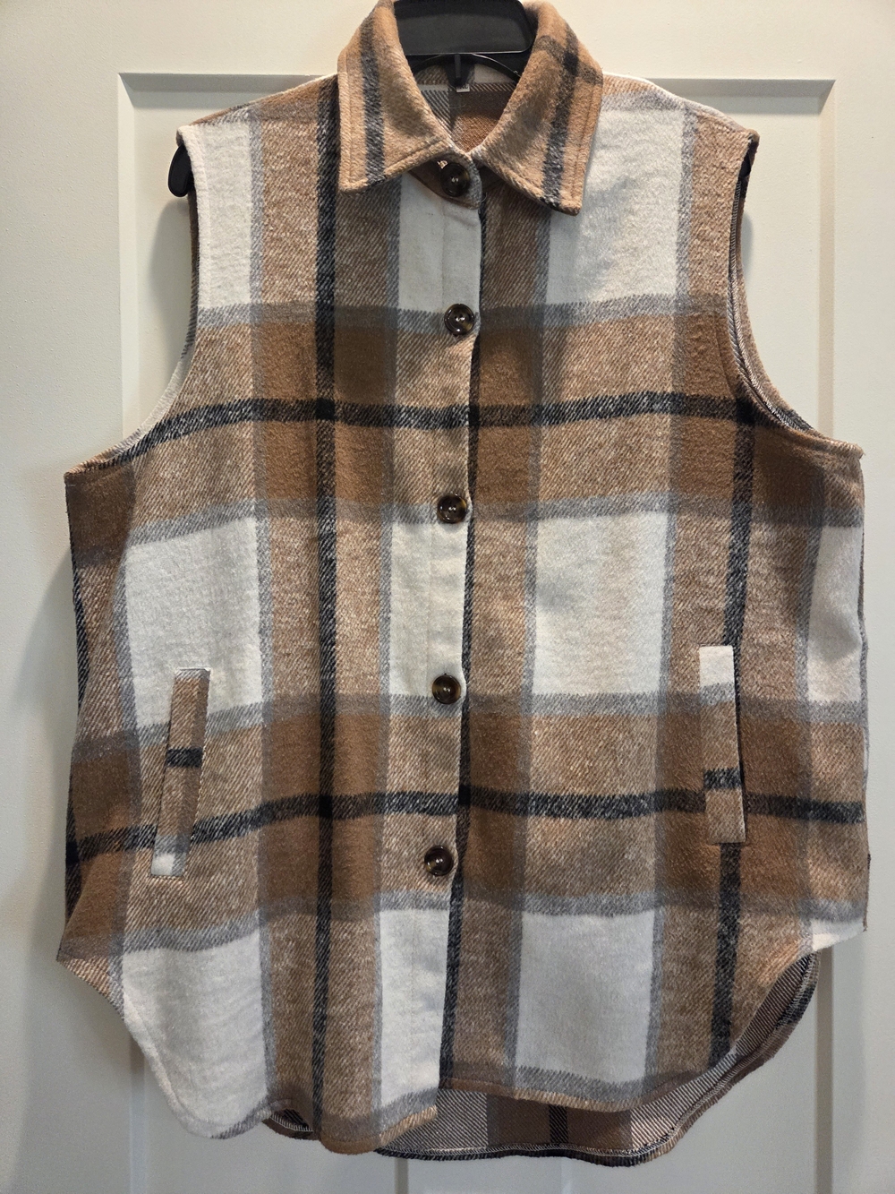 Sleeveless Plaid Button-Front Vest in Tan & Cream